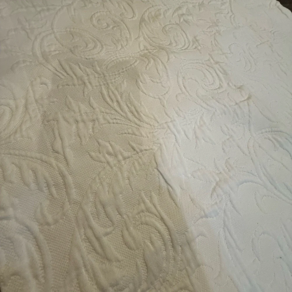 FRONTGATE 2 Matelasse White KING Pillow Shams